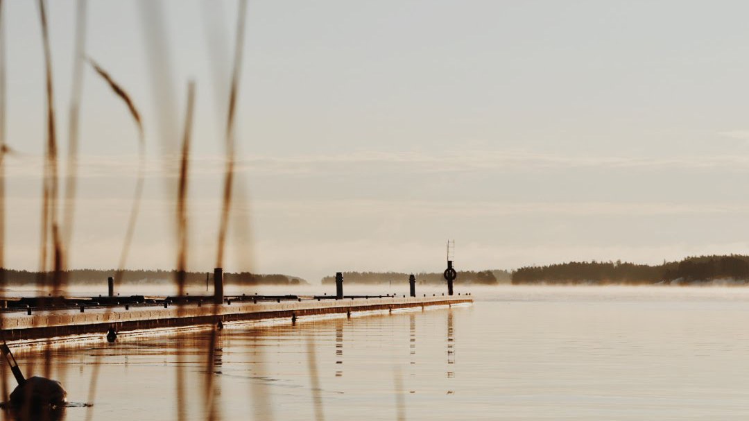 Photo of Baggö Marina's piers with a buoy in the foreground